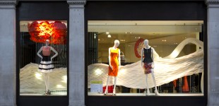 Night picture of the Magic Garden installation at the Karen Millen Store on Regent Street. Photograph by Agnese Sanvito © Mamou-Mani © Agnese Sanvito